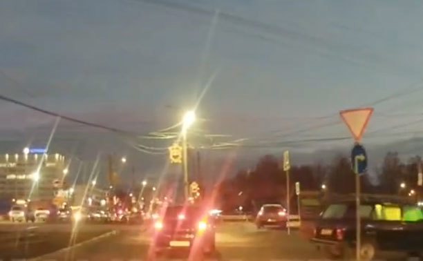 Идея со столбиками на дублере пр. Ленина оказалась провалена