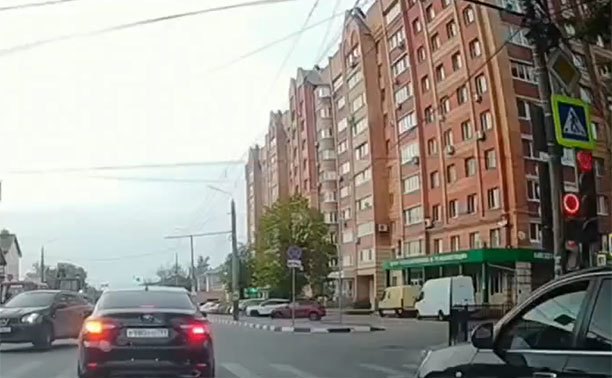 На ул. Болдина водитель медленно нарушил ПДД
