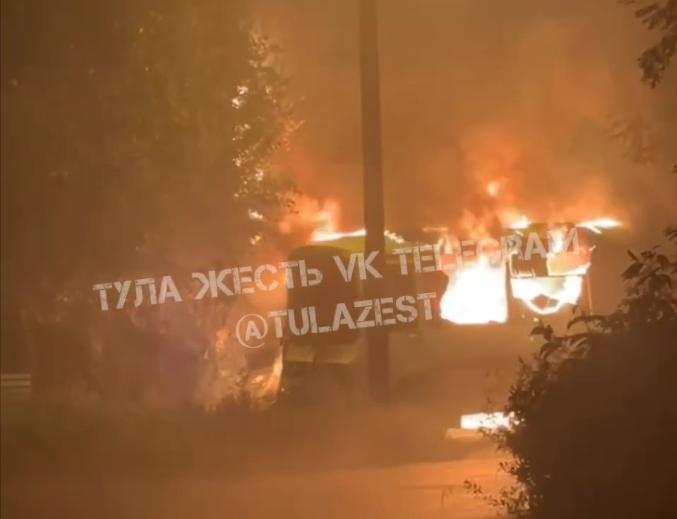 Ночью на парковке в Обидимо сгорели 3 машины