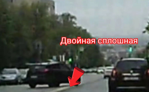 На ул. Фрунзе находчивый водитель срезал путь через двойную сплошную