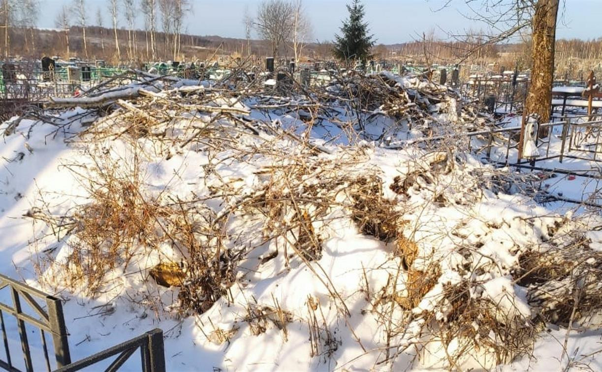 После прокурорской проверки на белевском кладбище уберут свалку