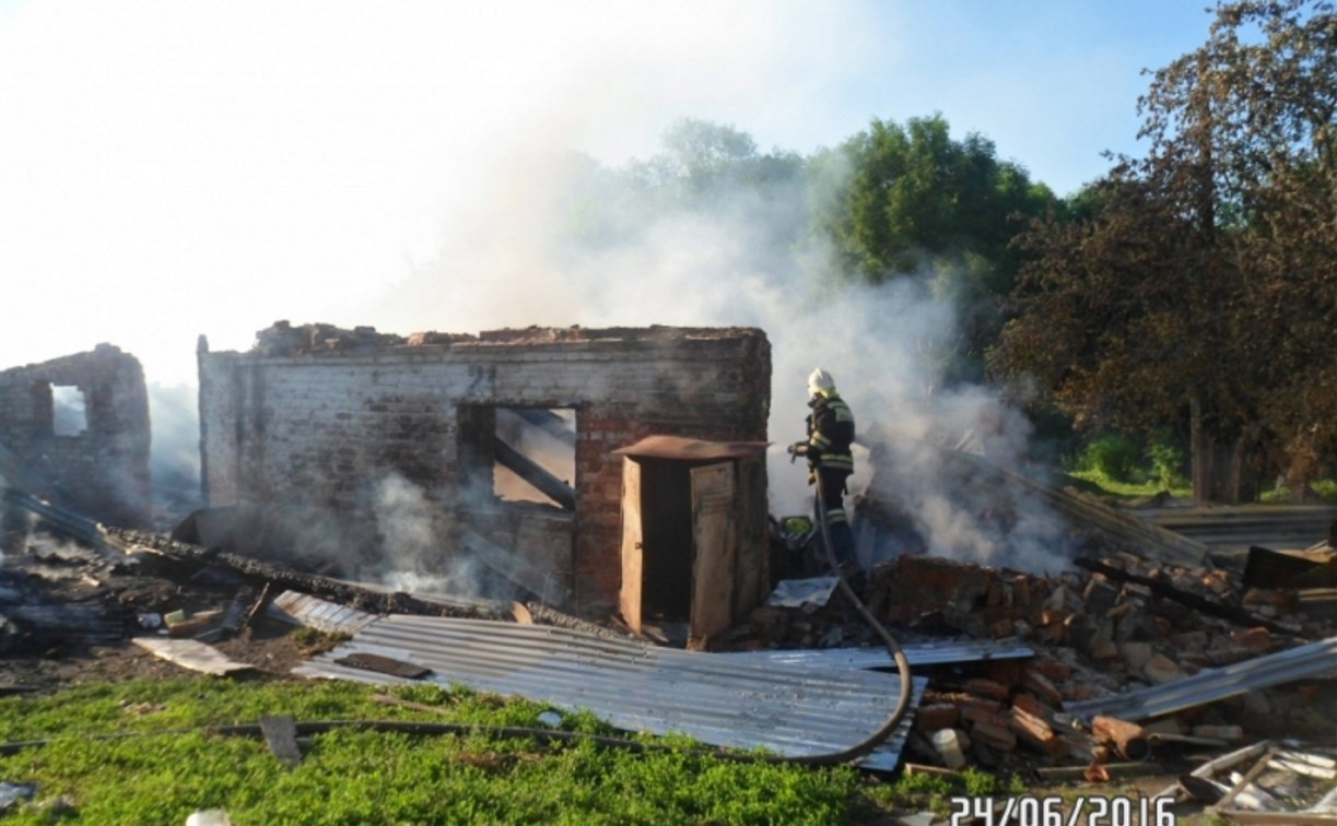 В Плавском районе при пожаре в жилом доме погибли две пенсионерки