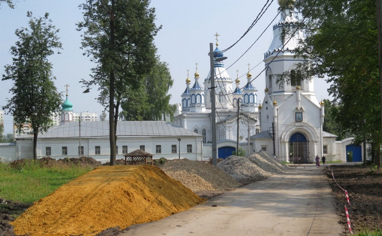 В Туле продолжается благоустройство сквера у Щегловского мужского монастыря