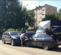 На улице Льва Толстого произошло лобовое столкновение двух автомобилей