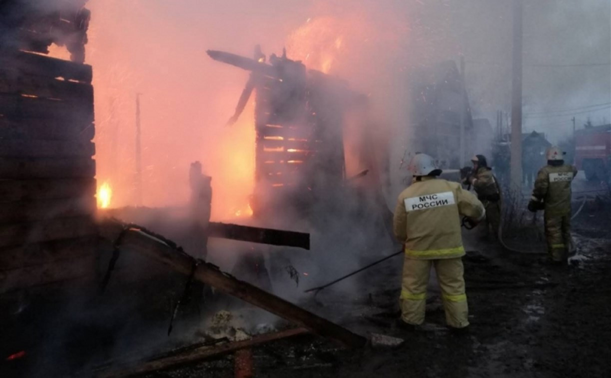 В Плеханово утром сгорел жилой дом