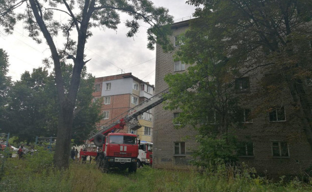Во время пожара в пятиэтажке на проспекте Ленина пострадал человек: видео