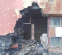 В Узловой обрушилась стена аварийного жилого дома