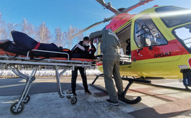 16-летнюю тулячку с травмой позвоночника доставили в больницу на вертолете: репортаж 