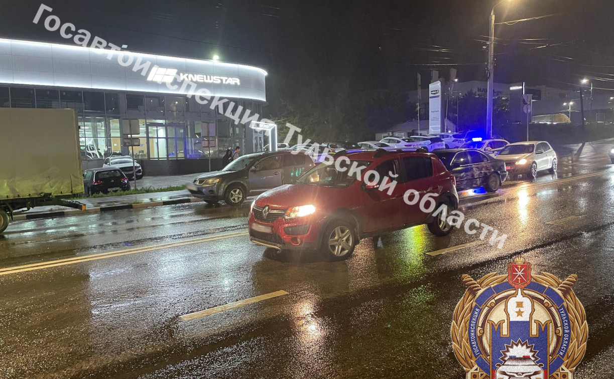 В Туле на Октябрьской дорогу не поделили ГАЗ и Renault