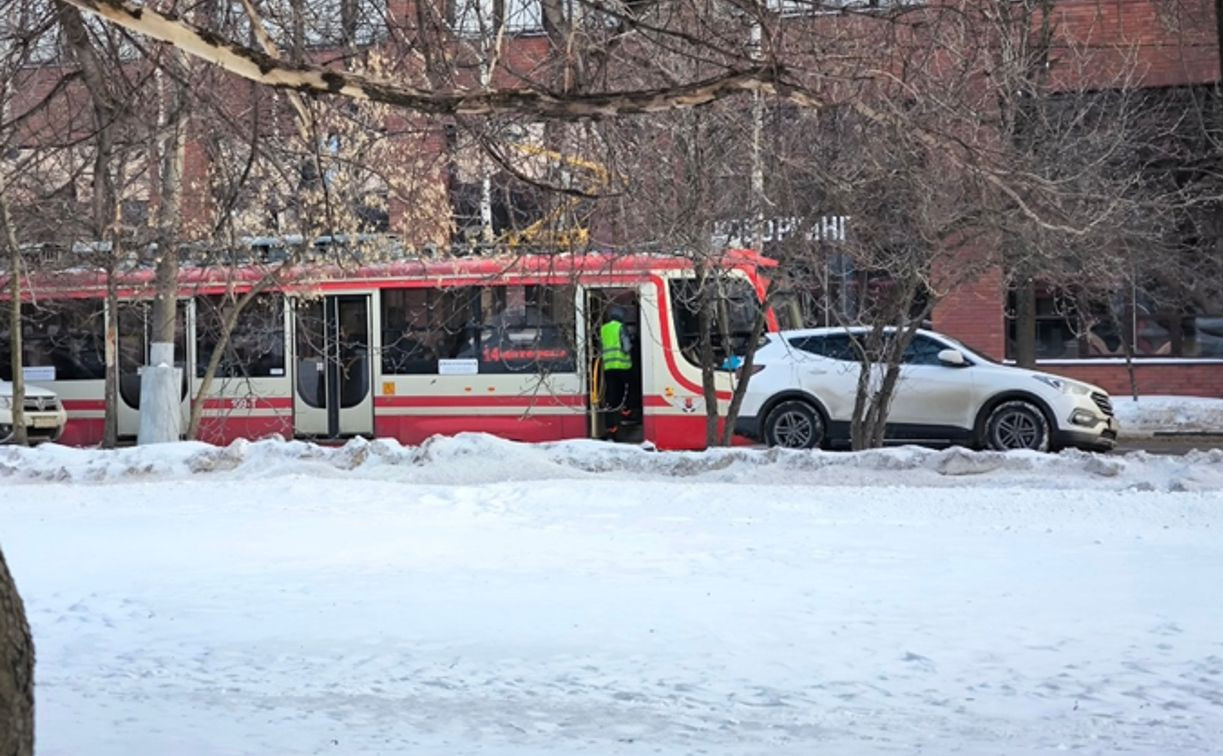 Очередной чудо-парковщик остановил движение трамваев на ул. Энгельса