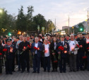 Свечи памяти зажглись у «Трех штыков» в День памяти и скорби