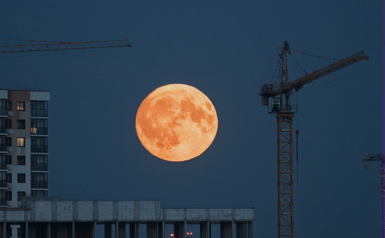 Ночью над Тулой взошла Осетровая Луна: фоторепортаж