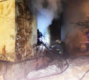 При пожаре в расселенном бараке Новомосковска пострадал человек