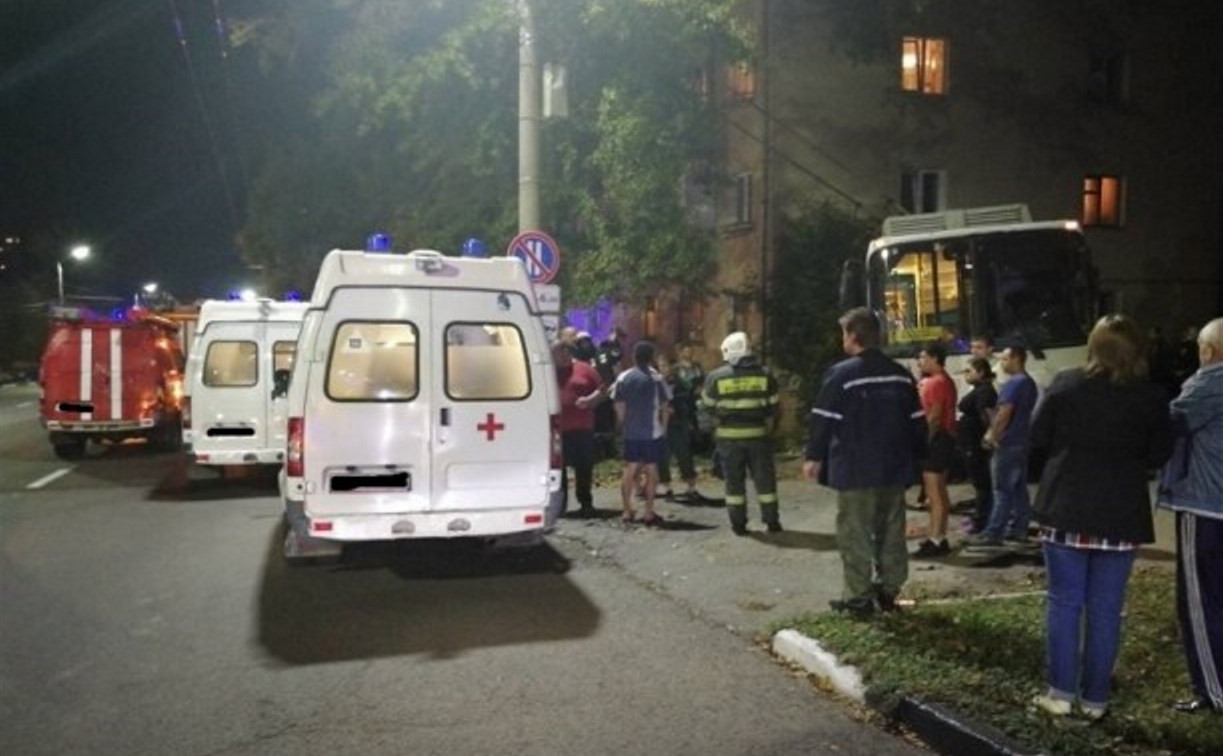 Момент столкновения троллейбуса с домом на ул. Дм. Ульянова попал на видео