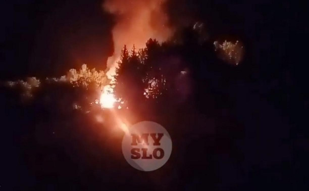 В поселке Ханино ночью сгорело почтовое отделение: видео