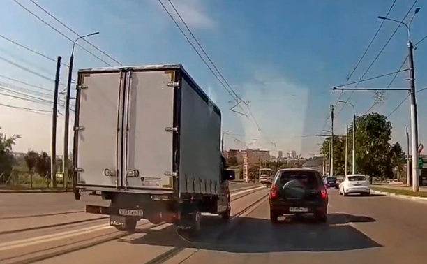 Не все водители соблюдают ПДД на Пролетарском мосту