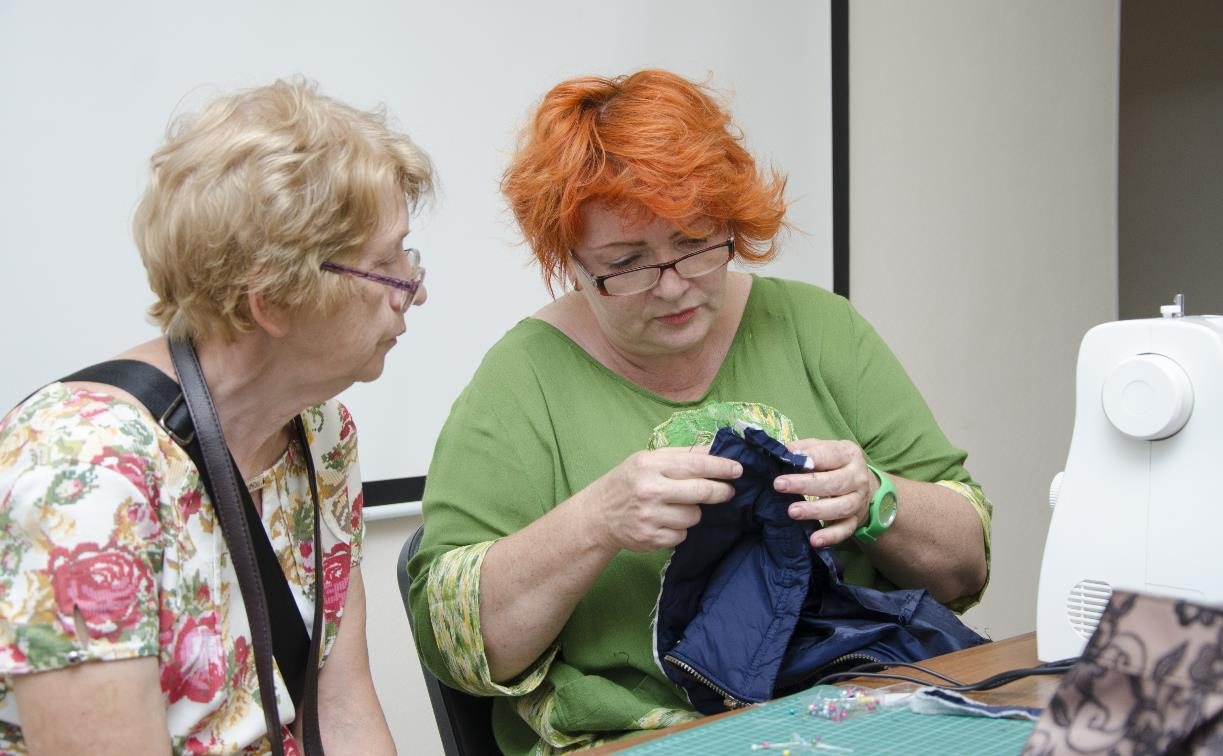 В Туле пенсионерки научат молодёжь чинить одежду