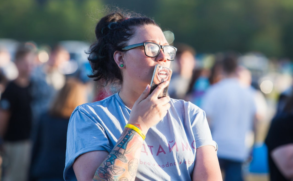 Роскомнадзор сообщил об ограничении звонков через WhatsApp* и Telegram