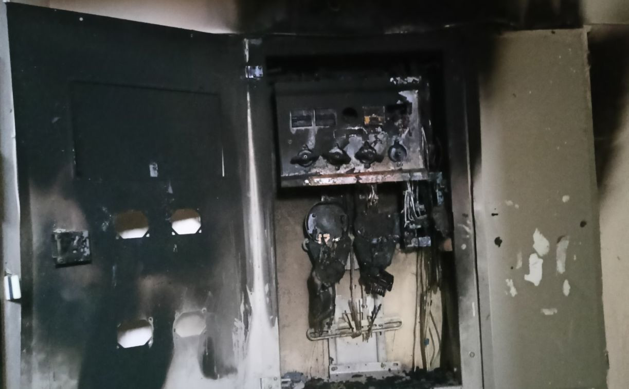 В Шатске второй раз за полгода из-за протекающей крыши сгорел электрощиток в жилом доме