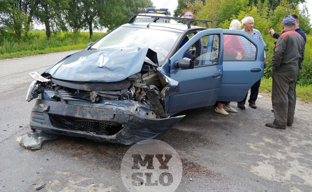 В Туле неподалеку от деревни Судаково столкнулись три автомобиля