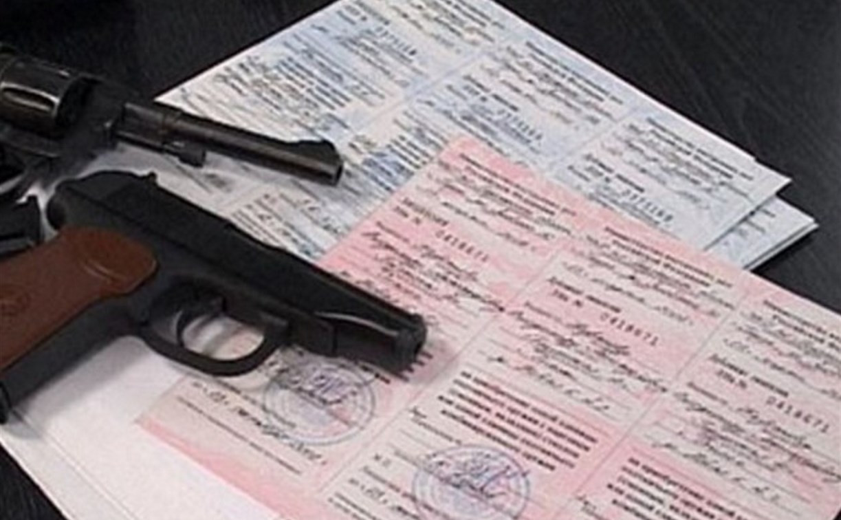 В Туле майор милиции незаконно выдала лицензию на хранение оружия