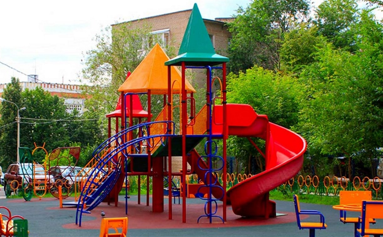 В Одоевском районе прокуратура нашла бесхозные детские площадки