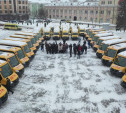 Алексей Дюмин передал тульским школам новые автобусы