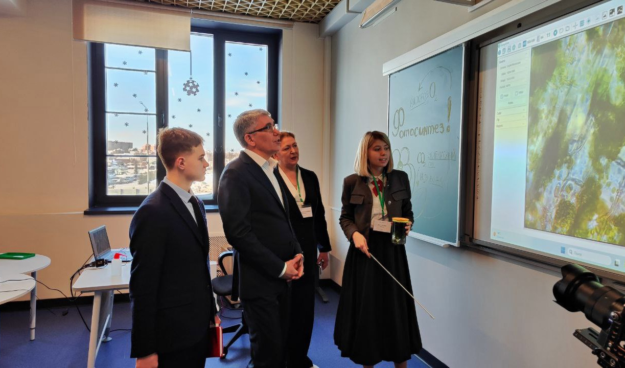 Дмитрий Миляев посетил школу в ЖК «Баташи Парк»