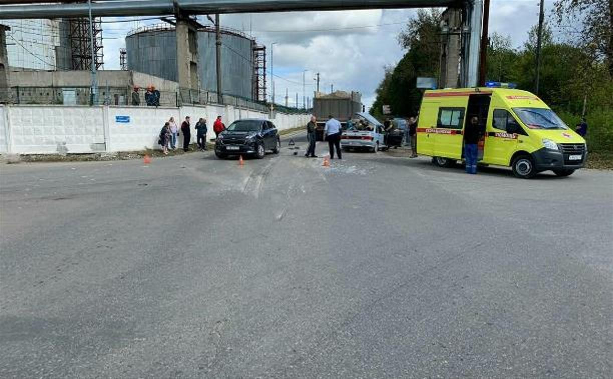 Авария с грузовиком в Суворове: женщина-водитель скончалась, ребенка на вертолете санавиации доставили в Тулу 