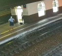 Житель Плавска опоздал на поезд, расстроился и разбил окно в подземном тоннеле: видео