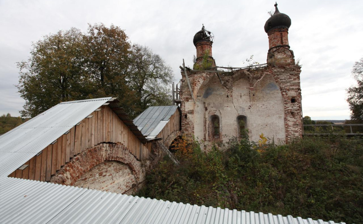 В Тульской области активисты возмутились качеством консервации Никольской церкви XVI-XIX веков