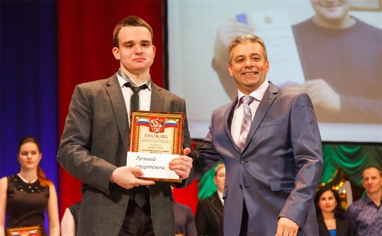 Глава Новомосковска наградил лучших спортсменов города по итогам 2015 года