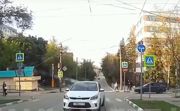 В Туле водитель повернул на встречку и «включил учителя»