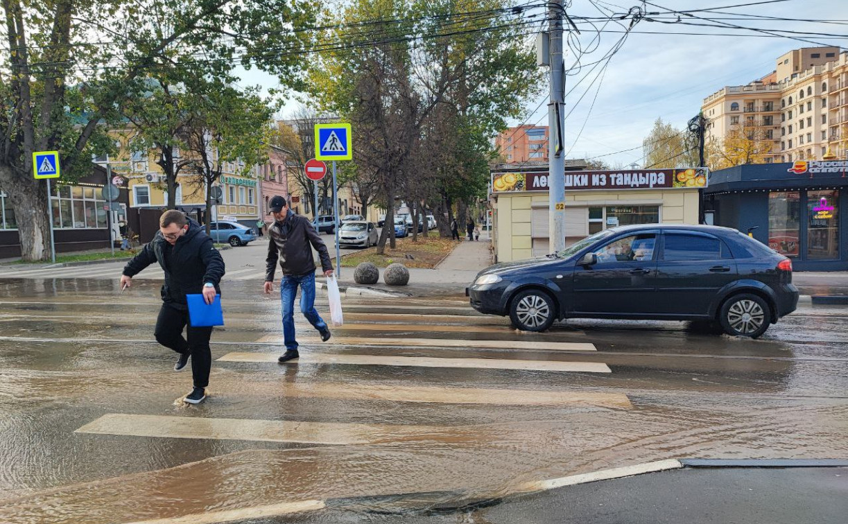 Администрация: улицу Ф. Энгельса затопило не канализацией, а водой