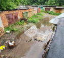 Водопад с крыш и оползень: в Привокзальном районе Тулы затопило улицу и гаражный кооператив
