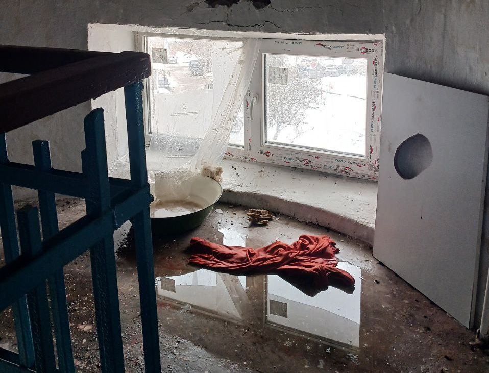 Жители дома на Дм. Ульянова в Туле: «Крыша течет уже три дня, а УК игнорирует обращения»