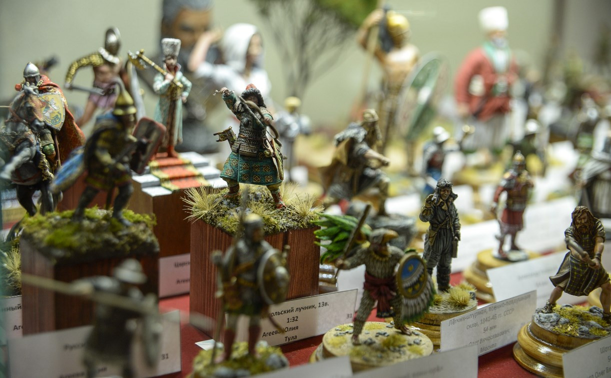 В Тульском музее оружия открылась выставка «Техника в масштабе»