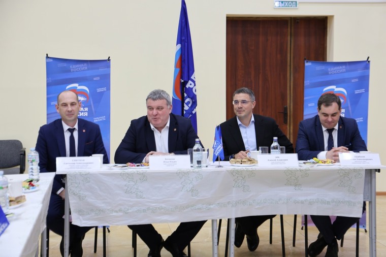 Алексей Эрк и Илья Беспалов обсудили с жителями Заречья благоустройство нового сквера