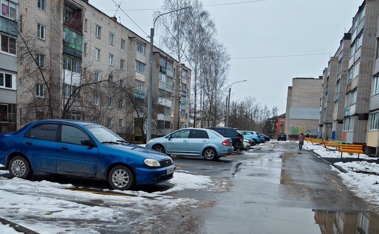 ГЖИ судится с жителями из-за платной парковки во дворе дома