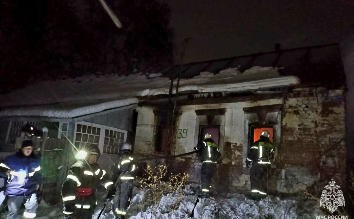 В Суворовском районе при пожаре в доме погибли два человека