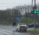 На Калужском шоссе ВАЗ столкнулся с большегрузом