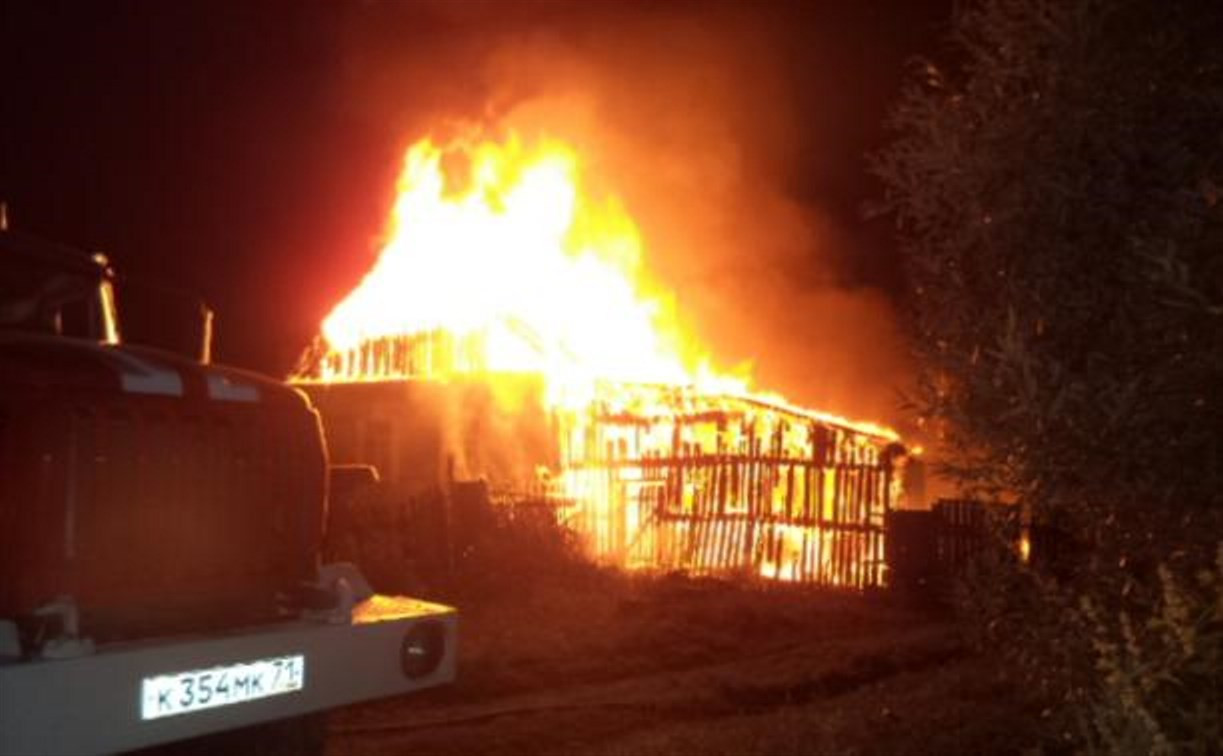 В крупном пожаре в Щекино погибла пожилая женщина