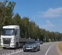 Под Тулой водитель при обгоне опасно выехал на встречку