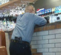 В тульском кафе мужчина с пистолетом угрожал застрелить официантку