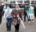 На параде Победы тульским ветеранам помогали волонтеры