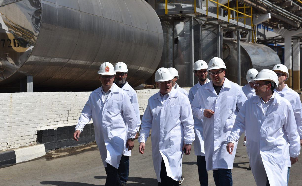 Заместитель министра промышленности и торговли РФ Михаил Юрин посетил предприятия химической отрасли региона 