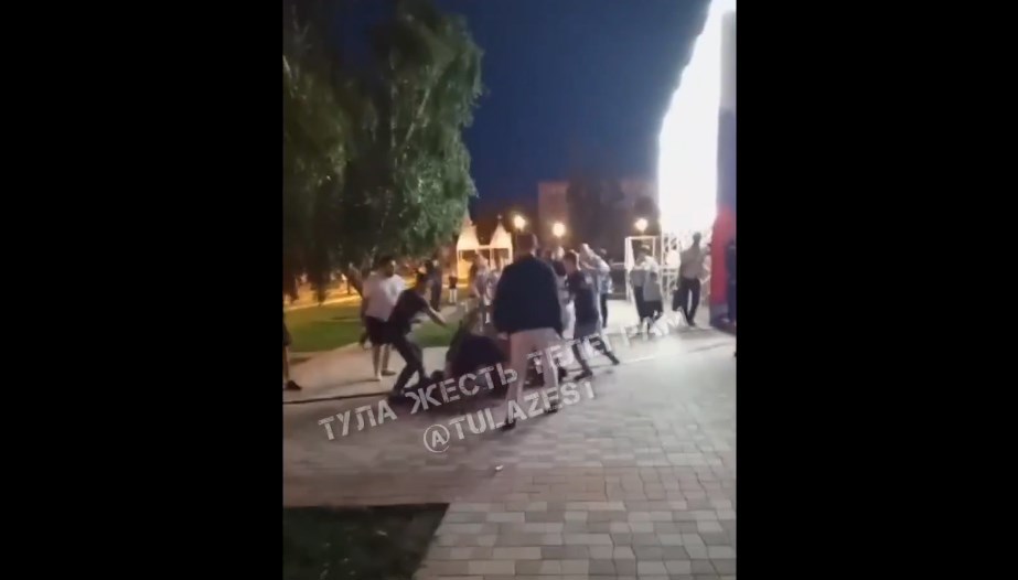 День города в Алексине закончился массовой дракой: видео