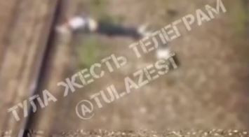 Мужчина поленился обойти поезд и лишился головы