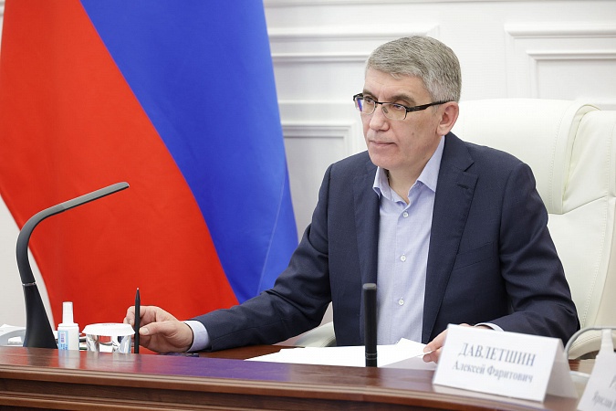«Пора бы кого-нибудь уволить!»: Дмитрий Миляев об инциденте с пожаром в поле в деревне Крюково 