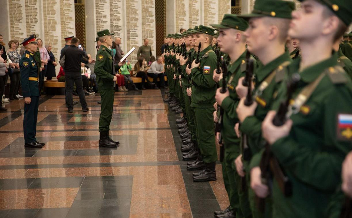 Туляки-новобранцы Преображенского полка приняли присягу в Музее Победы
